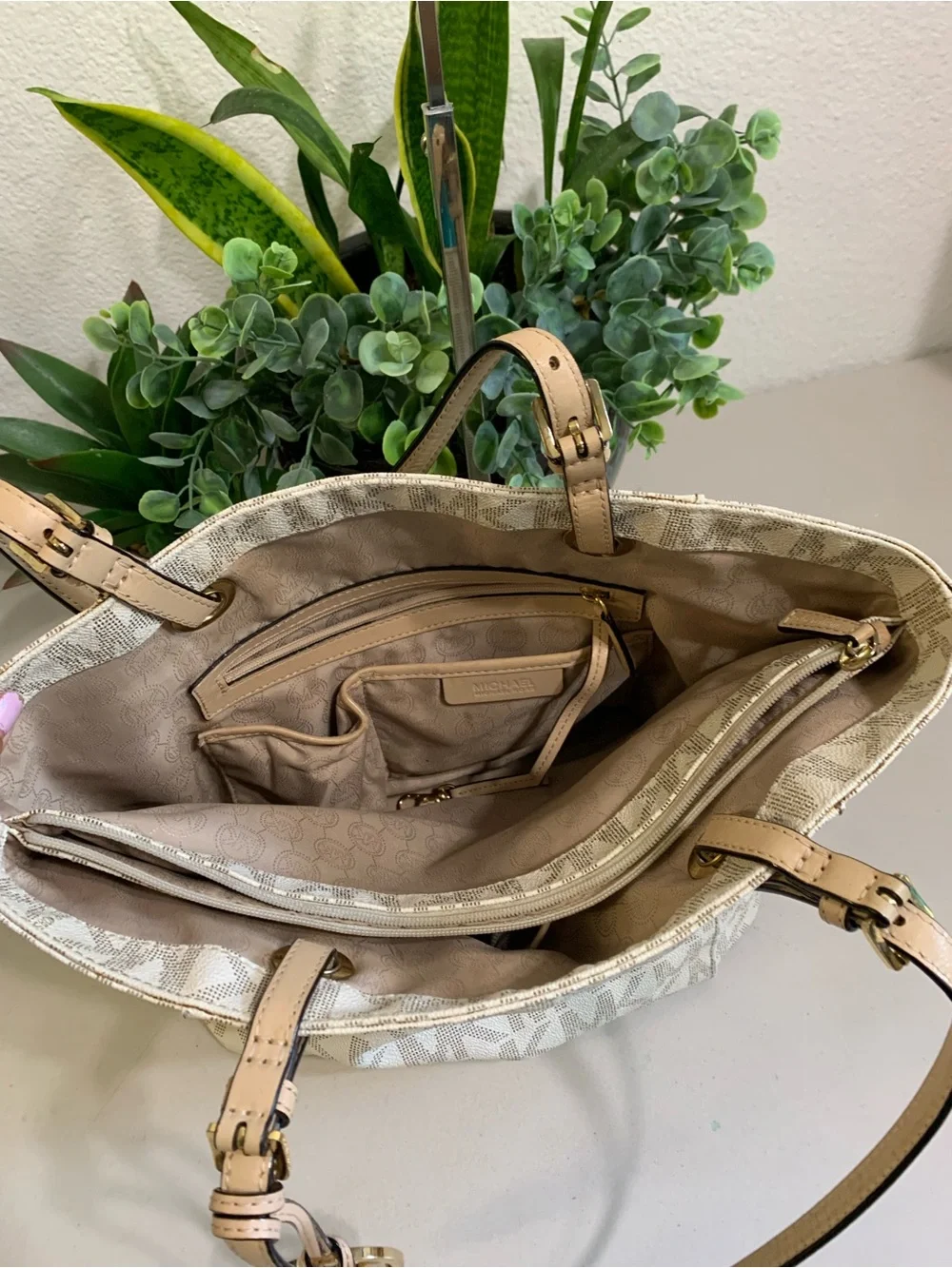👜💕 Michael Kors Beige Signature MK Logo Tote with Tan Straps
